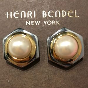 NWT Henri Bendel Hexagonal Pearl Stud Earrings